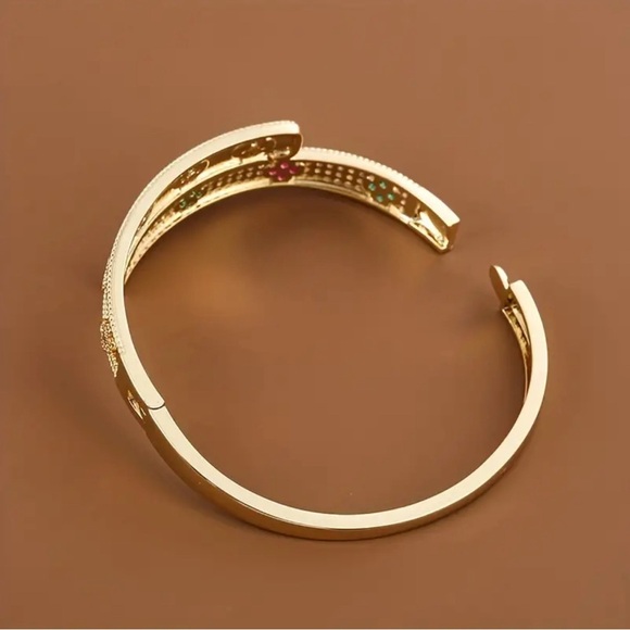 Multicolor Rhinestones Clover Leaf Bangles - Picture 7 of 8